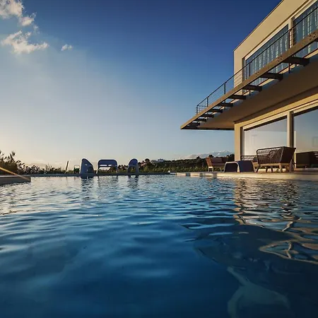 Sunset Luxury With Pool And Jacuzzi 빌라